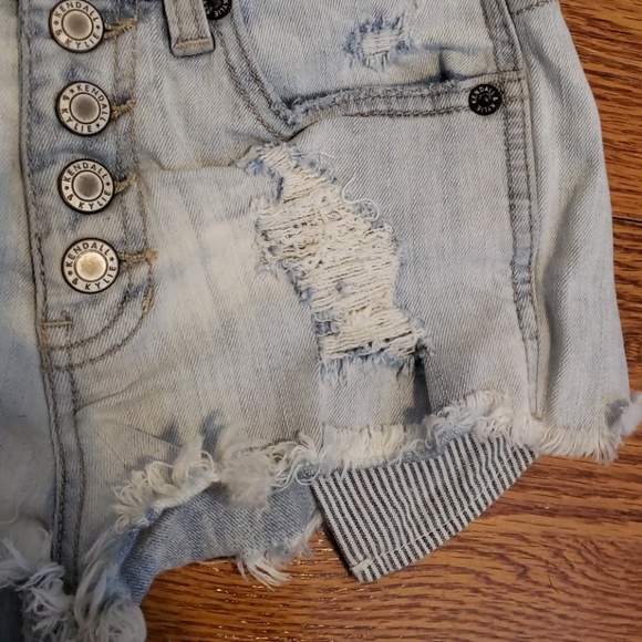 KENDALL & KYLIE shorts - Picture 3 of 5